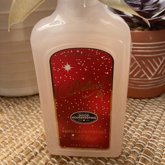 Good Housekeeping Vanilla Cranberry Han Wash 17.9 fl oz. New - Picture 2 of 4